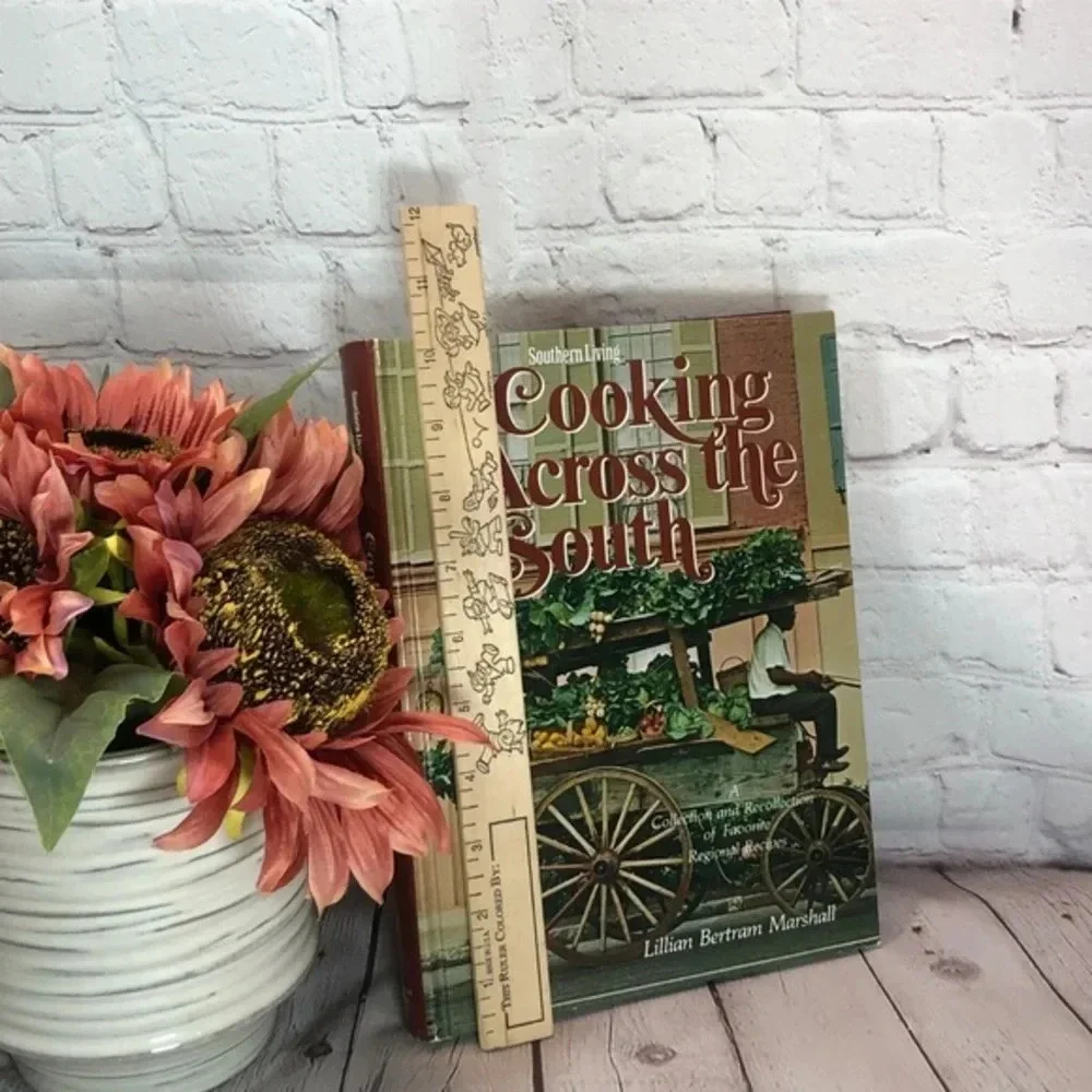 Vintage 1980 SOUTHERN LIVING COOKING ACROSS THE SOUTH cookbook